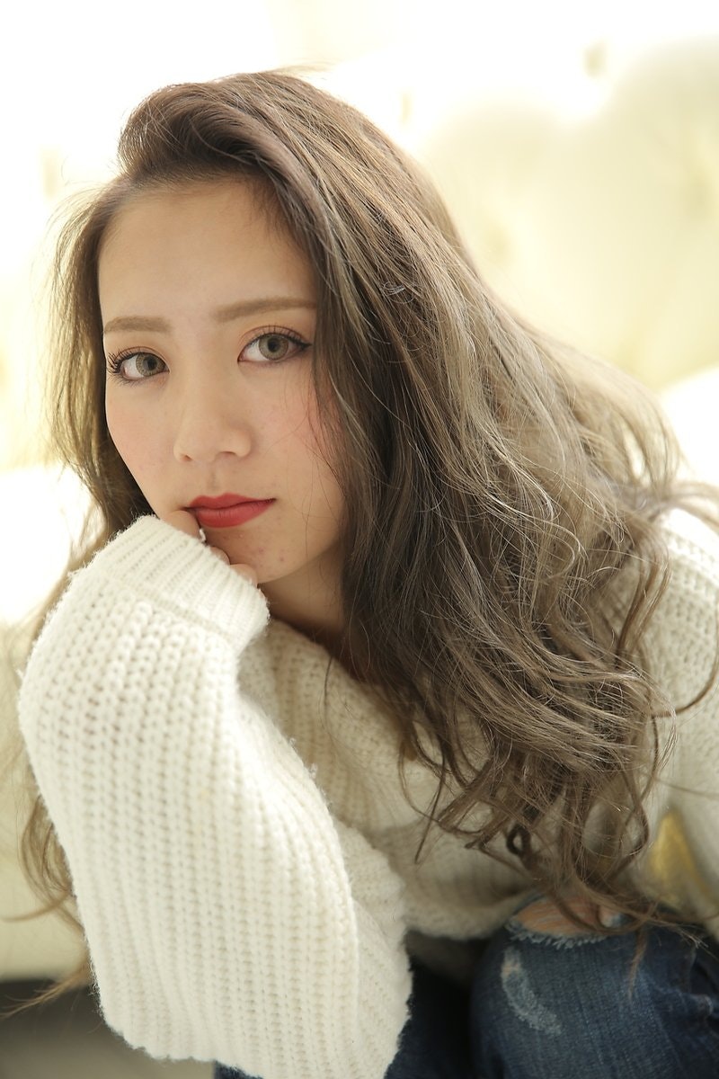 秋は長めの前髪で大人っぽさを演出 カジュアルからフェミニンまでおすすめヘアスタイルをご紹介 ホットペッパービューティーマガジン