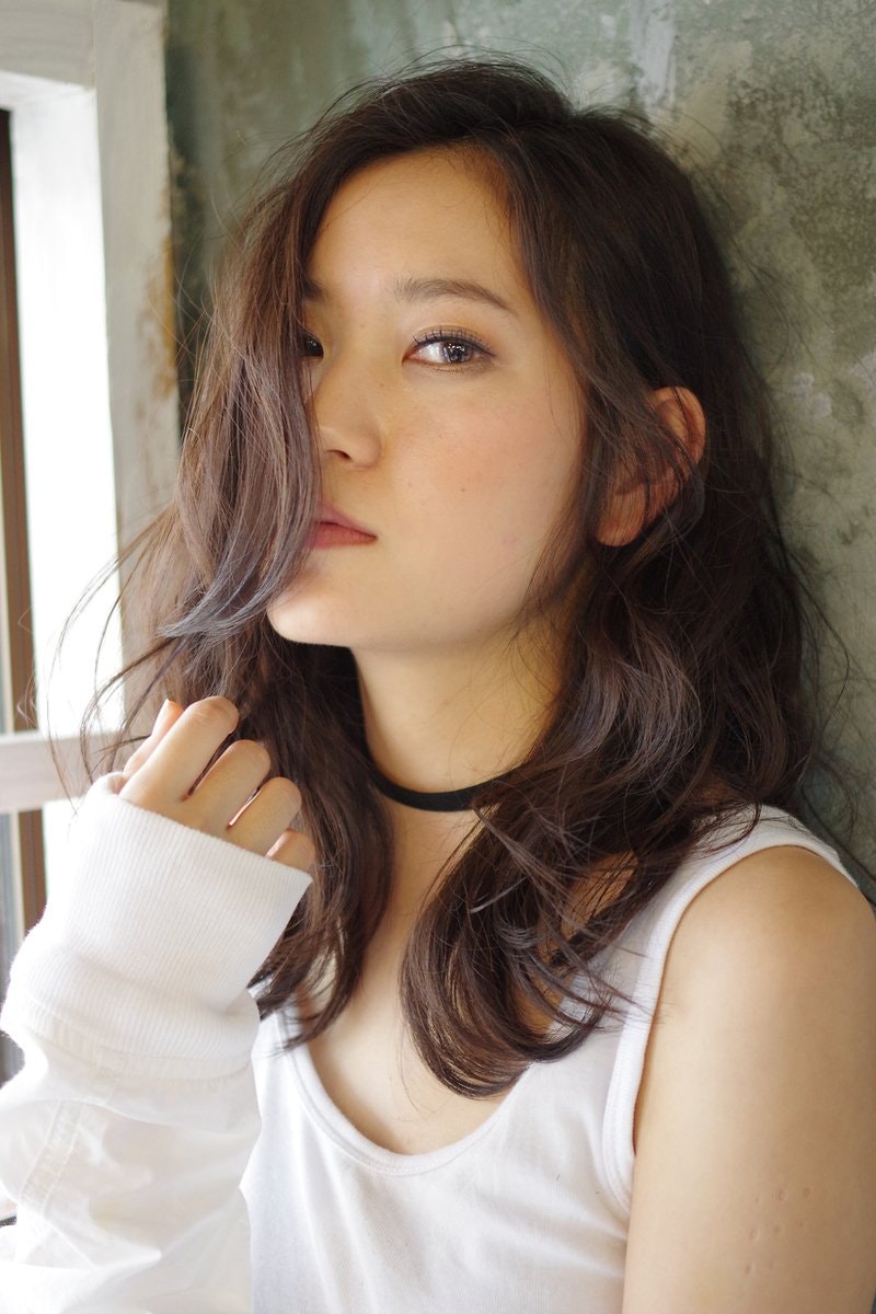 最新トレンドバングは センターパート ナチュラルでクールなヘアスタイル特集 ホットペッパービューティーマガジン