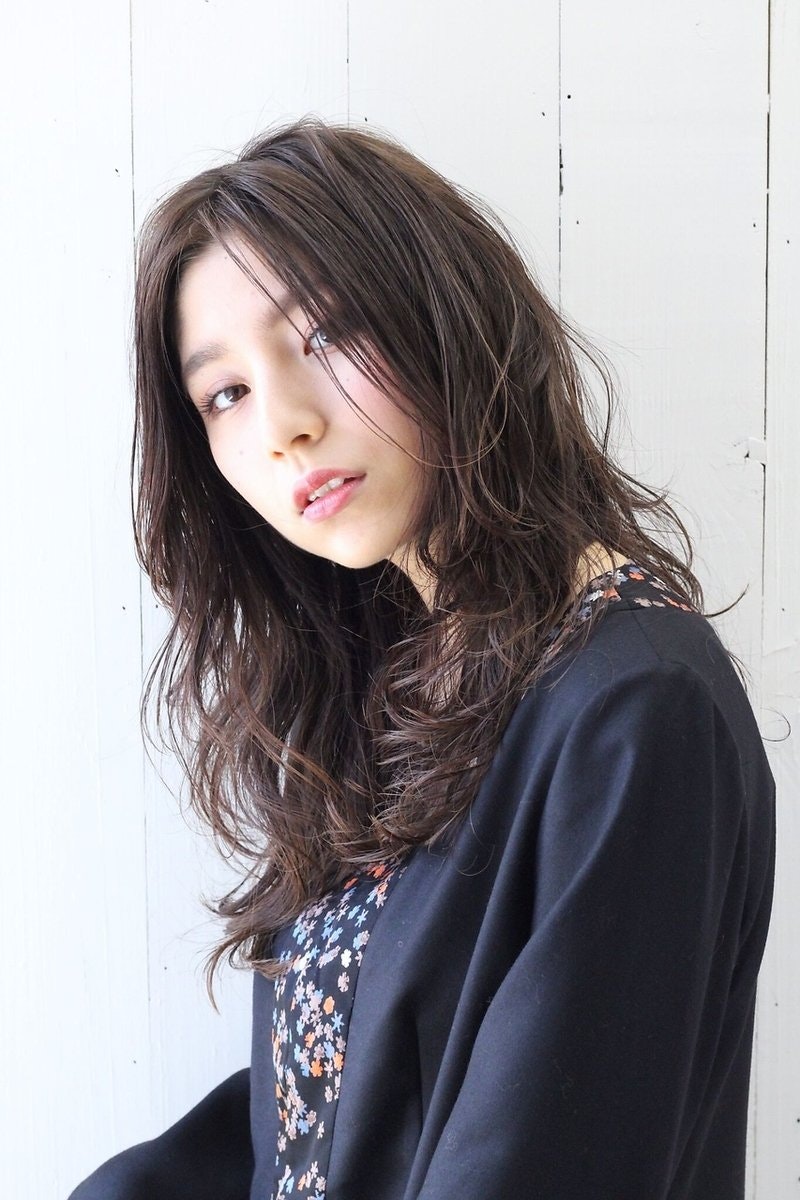 冬は濡れ髪で色っぽく ウエット感を味方につけて美人オーラをまとっちゃおう ホットペッパービューティーマガジン 冬は濡れ髪で色っぽく ウエット感を味方につけて美人オーラをまとっちゃおう ホットペッパービューティーマガジン