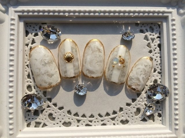 《真似したくなるシェルネイルを厳選》フェミニンなモテネイルにチェンジしよう♡のサムネイル画像