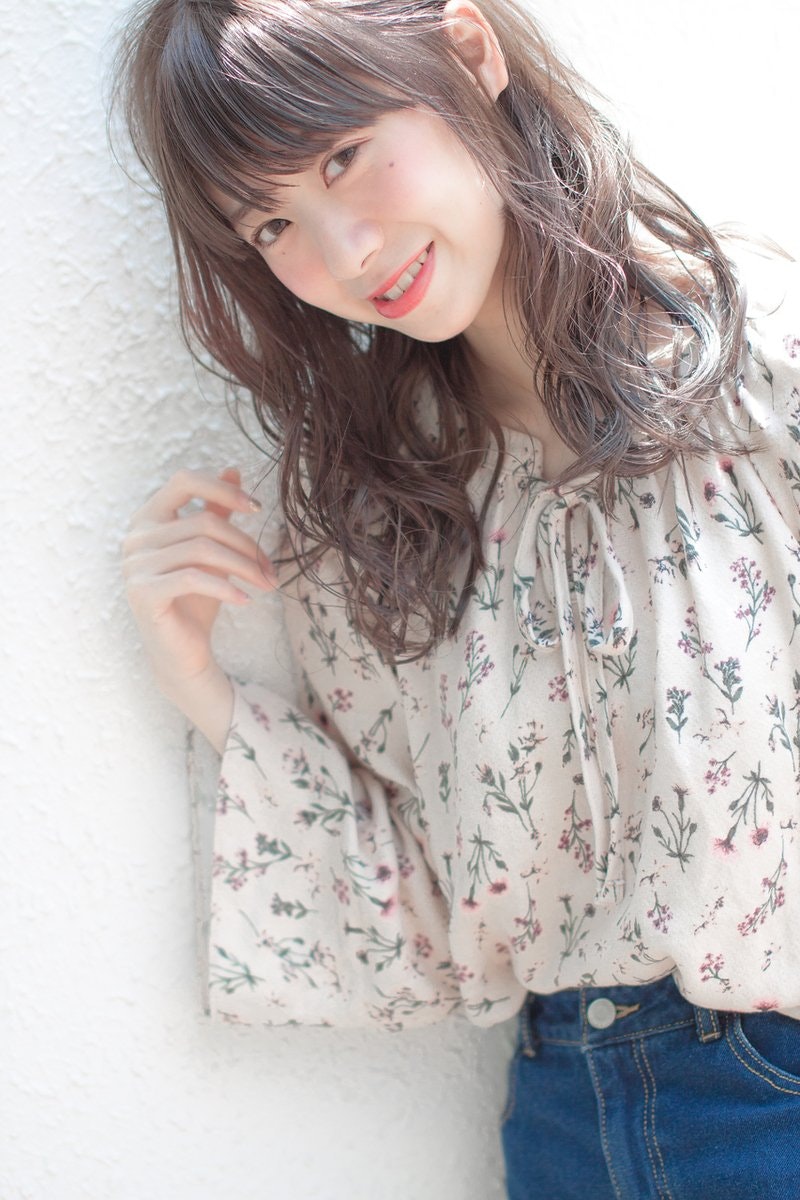 冬は 耳かけ で抜け感を演出 女性らしさもアップするおすすめヘアスタイル特集 ホットペッパービューティーマガジン 冬は 耳かけ で抜け感を演出 女性らしさもアップするおすすめヘアスタイル特集 ホットペッパービューティーマガジン