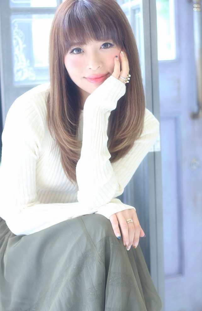 冬コーデにはアッシュカラーが好相性♡ツヤツヤの透明感で抜け感をGETしよ！のサムネイル画像