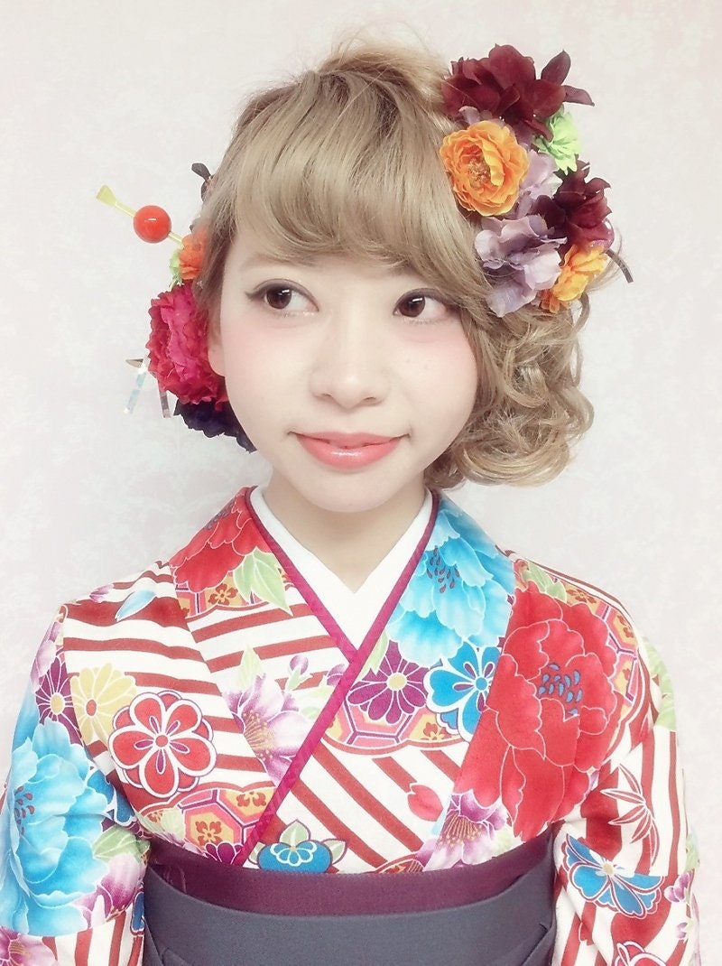 和 の雰囲気を引き立てる華やかさを演出 おしゃれなおでかけ和装ヘアを大特集 ホットペッパービューティーマガジン