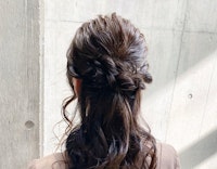 ハーフアップの簡単なやり方 レングス別かけ算ヘアアレンジでもっとおしゃれに ホットペッパービューティーマガジン ハーフアップの簡単なやり方 レングス別かけ算ヘアアレンジでもっとおしゃれに ホットペッパービューティーマガジン