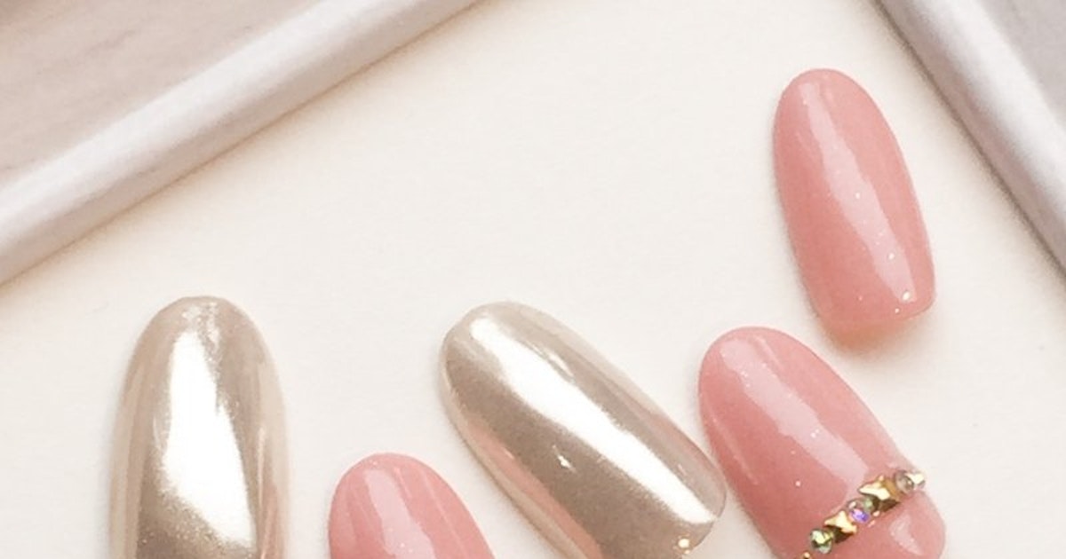 今トレンドの ミラーネイル で 上品に輝く指先を演出してみない 大人女子におすすめのデザイン集 ホットペッパービューティーマガジン 今トレンドの ミラーネイル で 上品に輝く指先を演出してみない 大人女子におすすめのデザイン集 ホットペッパービューティーマガジン