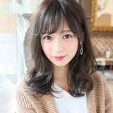 《オフィスOKなへアカラー》コンサバ系ファッションに好相性の愛されヘアにチェンジ♡