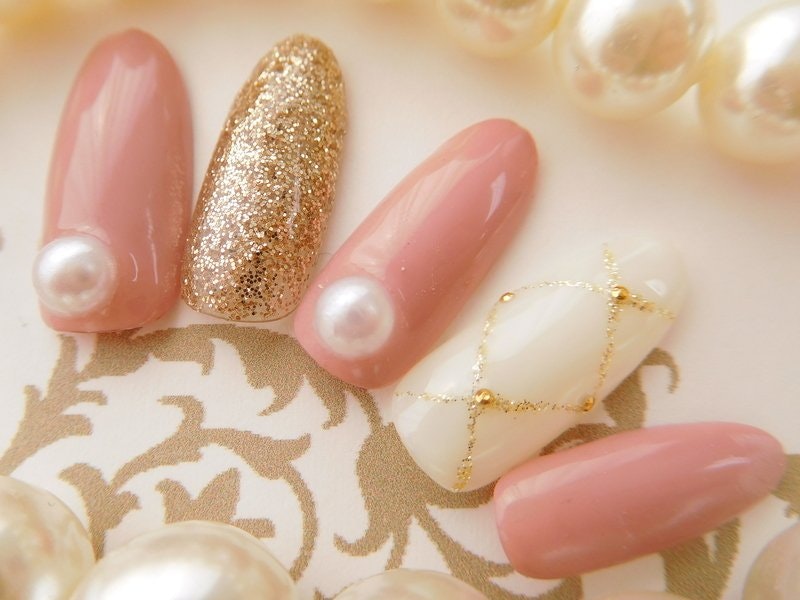 キルティングネイル で指先美人に 4種類のカラー別に楽しむおすすめデザイン特集 ホットペッパービューティーマガジン キルティングネイル で指先美人に 4種類のカラー別に楽しむおすすめデザイン特集 ホットペッパービューティーマガジン