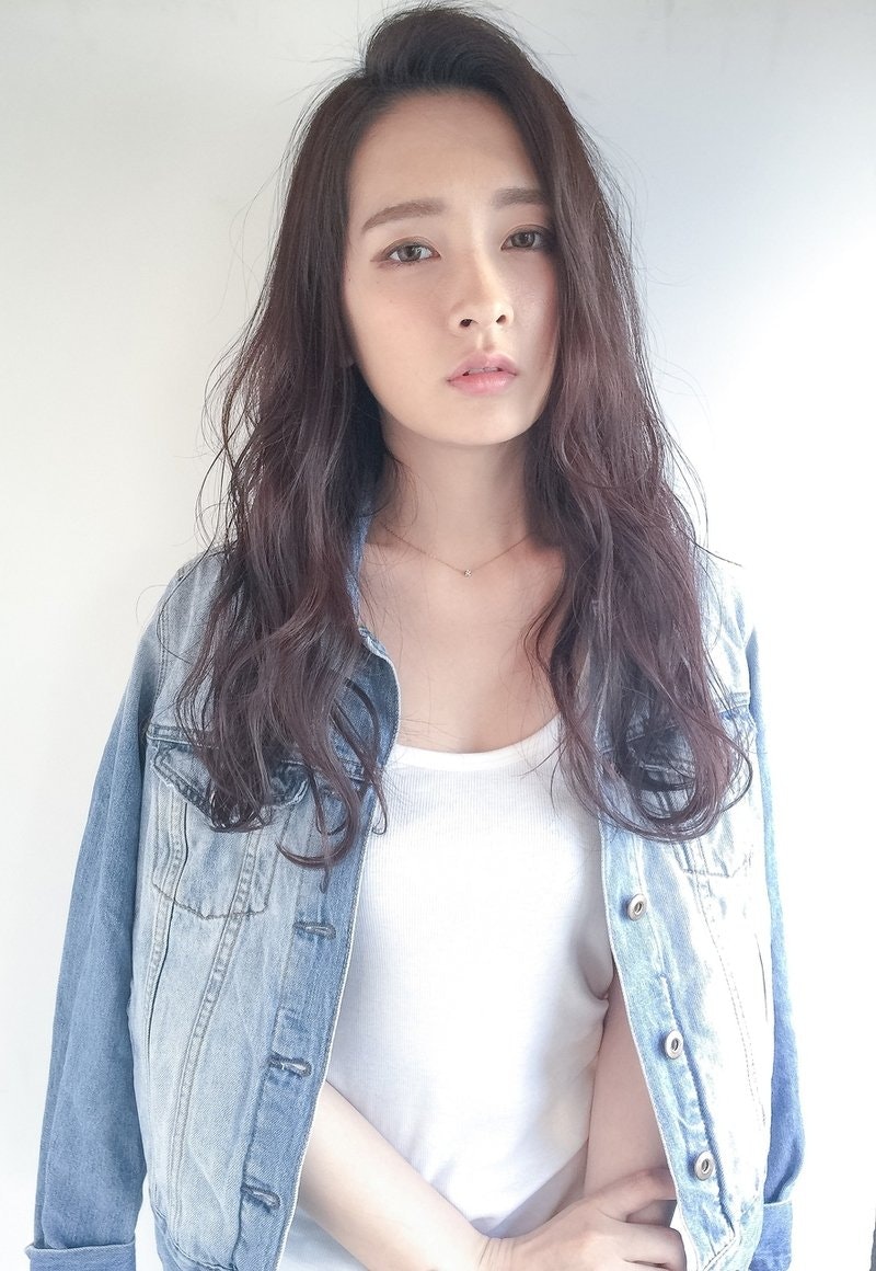 「太アーチ眉」と「ふんわりナチュ眉」♡その眉にしっくりくるのはどんなヘアスタイル？のサムネイル画像