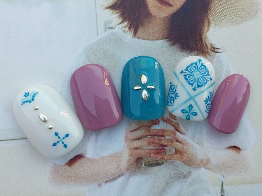 タイルネイル で オンリーワンの指先をゲットしよう 初心者でもトライしやすいネイルデザイン集 ホットペッパービューティーマガジン