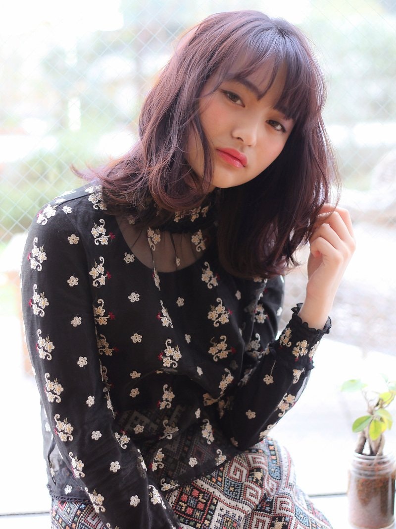 春はピンク系ヘアカラーにイメチェン♡女性らしさがアップするおしゃれスタイルカタログのサムネイル画像