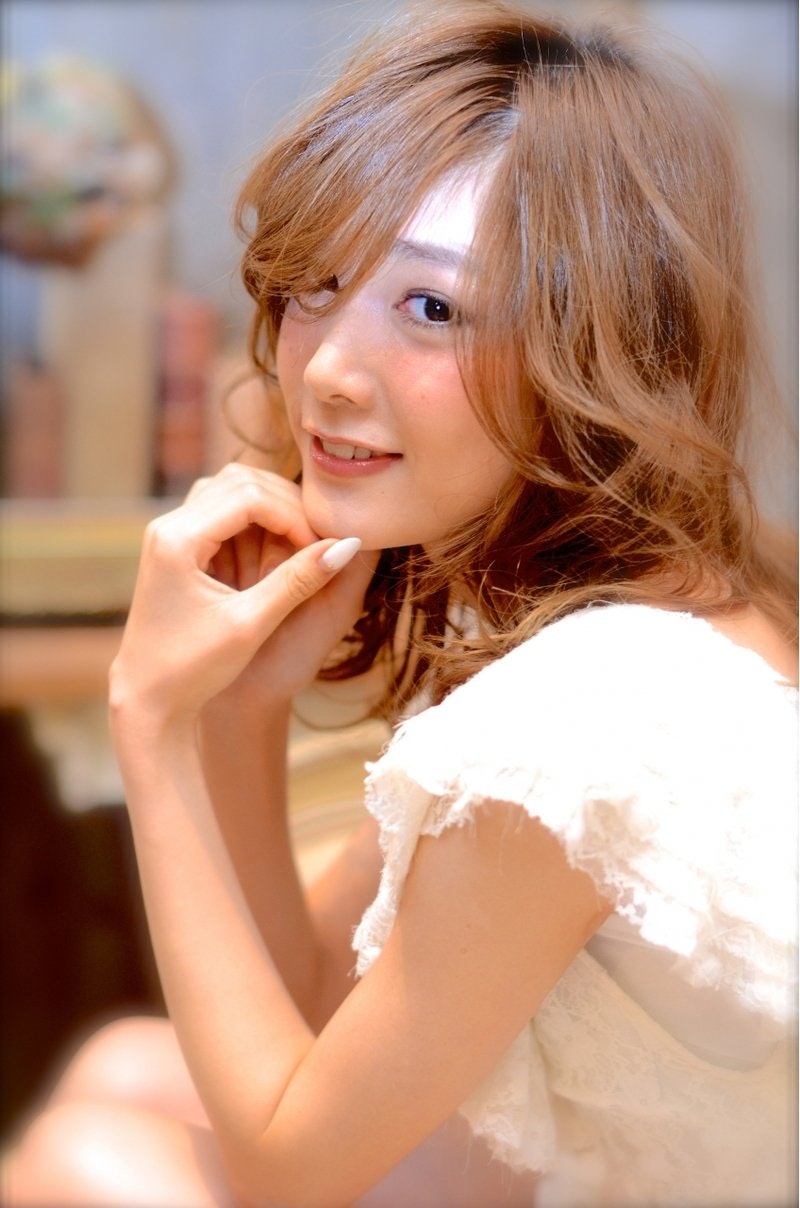 チークバング で男性の視線をロックオン 小悪魔系になれるヘアスタイル特集 ホットペッパービューティーマガジン チークバング で男性の視線をロックオン 小悪魔系になれるヘアスタイル特集 ホットペッパービューティーマガジン