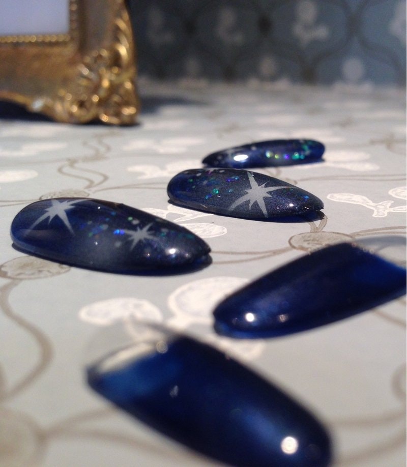 銀河みたいな「ギャラクシーネイル」で、指先をロマンティックに彩ろう♡初心者でもOKのデザイン集のサムネイル画像