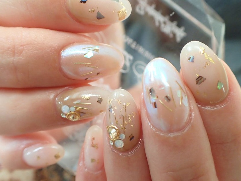 金箔ネイルでさりげなく華やかに 理想のイメージから お気に入りデザインを探そう ホットペッパービューティーマガジン
