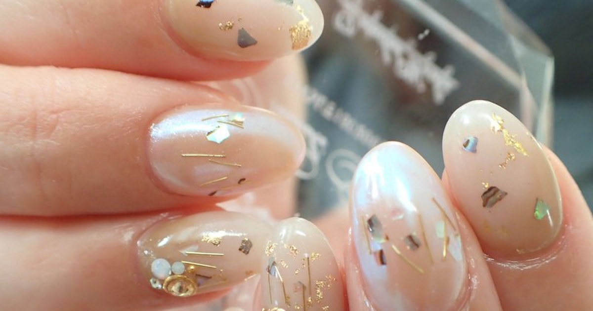 金箔ネイルでさりげなく華やかに 理想のイメージから お気に入りデザインを探そう ホットペッパービューティーマガジン 金箔ネイルでさりげなく華やかに 理想のイメージから お気に入りデザインを探そう ホットペッパービューティーマガジン