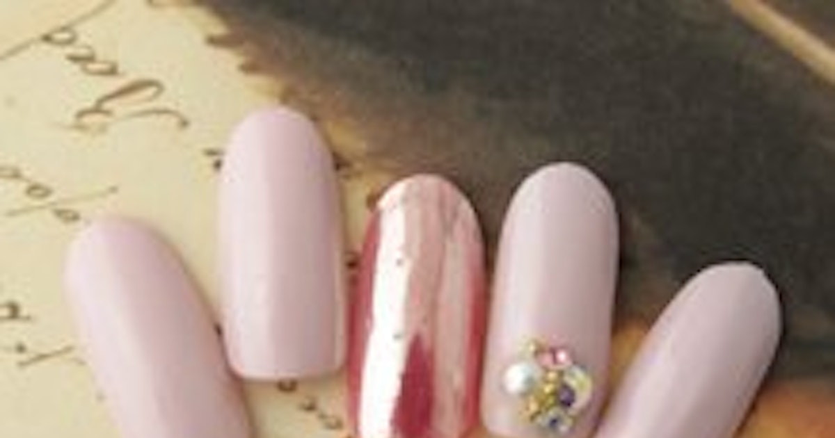 クールなだけじゃない メタリックネイルでレディな大人デザインに ホットペッパービューティーマガジン クールなだけじゃない メタリックネイルでレディな大人デザインに ホットペッパービューティーマガジン