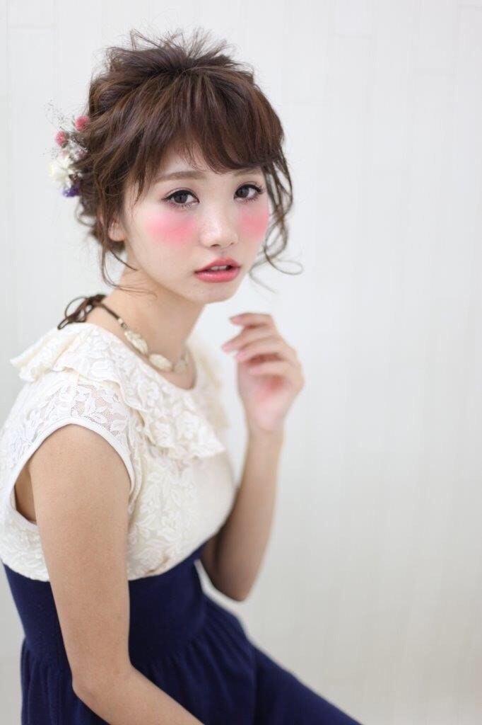 ほぐし方次第でいろんな表情が楽しめる♡“波ウェーブ”で見違えるアップアレンジのサムネイル画像