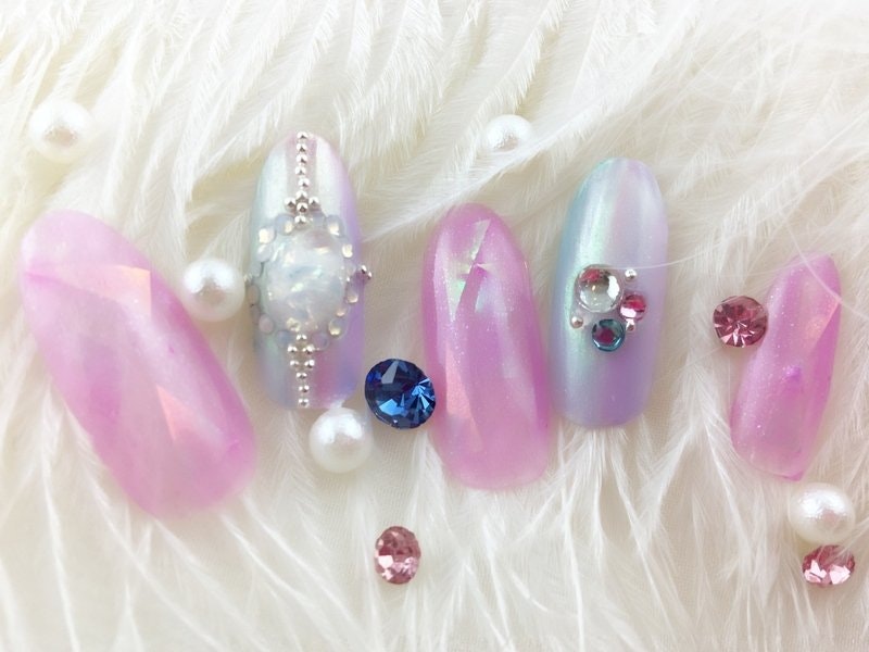 オーロラネイル で 幻想的な指先を演出しよう デートにぴったりのロマンティックなデザイン集 ホットペッパービューティーマガジン オーロラネイル で 幻想的な指先を演出しよう デートにぴったりのロマンティックなデザイン集 ホットペッパービューティーマガジン