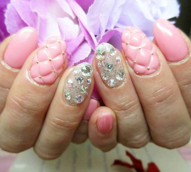 キルティングネイルに一目惚れ♡女の子らしい愛されネイルの新定番のサムネイル画像