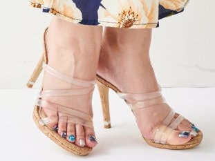 最旬サンダル×フットネイルで可愛い足元♡【PVCサンダル編】のサムネイル画像