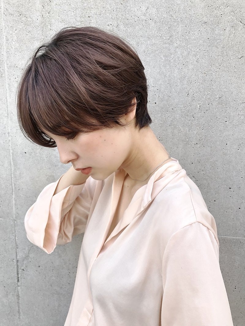 目指せ暗髪でかわいい♡こなれ感&透明感たっぷりな大人っぽヘア20選のサムネイル画像