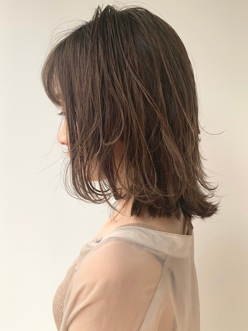 【2020秋の髪色トレンド】あたたかみのあるヘアカラーで可愛さ一歩リードのサムネイル画像