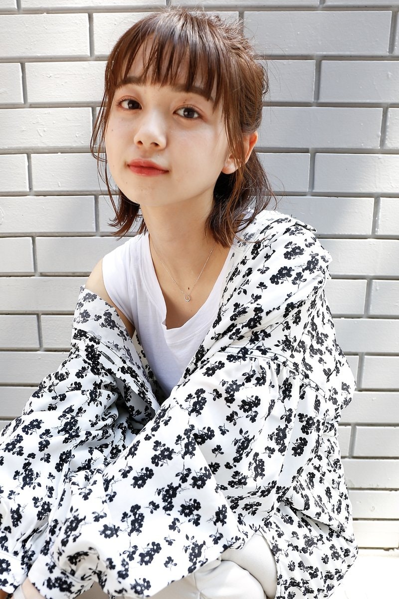 面長さんの輪郭をカバーできるヘアアレンジ特集！横広がりを意識して好バランスに仕上げよう♡のサムネイル画像