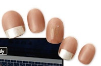 爪が緑 気をつけたい グリーンネイル の原因と対策 ホットペッパービューティーマガジン