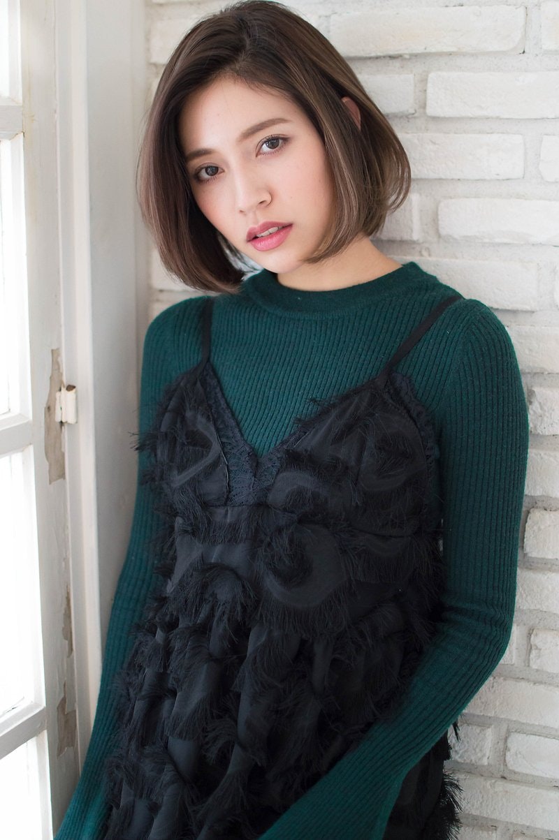 バレないインナーカラーの入れ方は?こっそり“おしゃ髪”を手に入れる方法とおすすめカタログのサムネイル画像