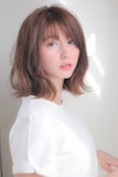 【2021年】切りっぱなし×ミディアムの重軽ニュアンスヘアでおしゃれに変身！