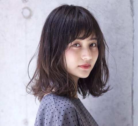 暗めのグレージュでトレンドヘアに あか抜ける暗髪のヘアスタイル大特集 ホットペッパービューティーマガジン