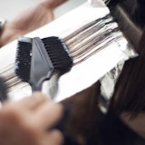 本格的に気になり出す前に知っとこ。白髪染めは「だからサロンが良いんです」