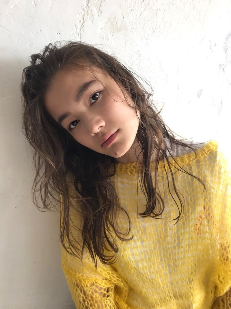 “アッシュグレー”で叶える上品スケルトンカラーで美人度アップのサムネイル画像