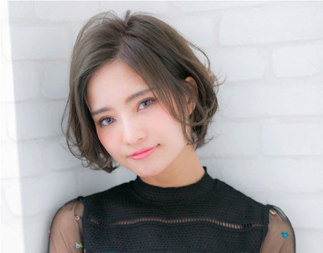 丸顔さんの小顔見せショートヘア 前髪 年代 カラー別の似合わせヘアを大特集 ホットペッパービューティーマガジン 丸顔さんの小顔見せショートヘア 前髪 年代 カラー別の似合わせヘアを大特集 ホットペッパービューティーマガジン