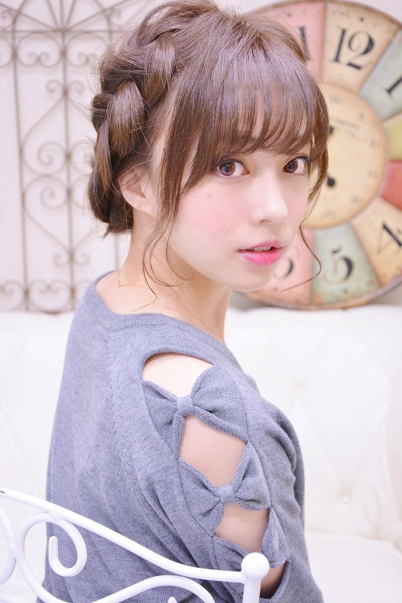 編み込みカチューシャの基本をプロのヘアメイクが伝授 応用アレンジも ホットペッパービューティーマガジン