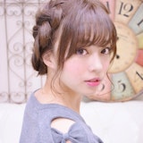 編み込みカチューシャの基本をプロのヘアメイクが伝授!応用アレンジも♪