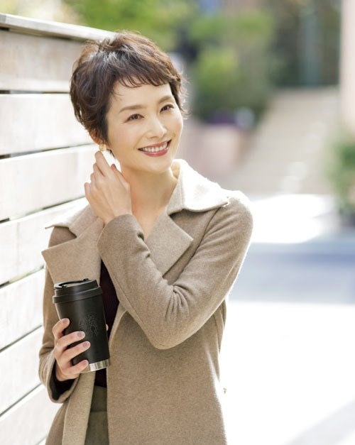 \人気美容師に聞いた/Around40の、媚びない可愛げヘアのサムネイル画像