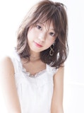 女っぷりが上がる「ミディアム×パーマ」！顔型別の似合うスタイル・簡単ヘアアレンジも◎
