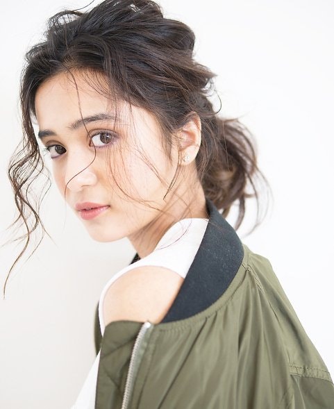 大人っぽポニーテール徹底研究 結ぶ位置や前髪 後れ毛で印象が変わるアレンジ特集 ホットペッパービューティーマガジン 大人っぽポニーテール徹底研究 結ぶ位置や前髪 後れ毛で印象が変わるアレンジ特集 ホットペッパービューティーマガジン