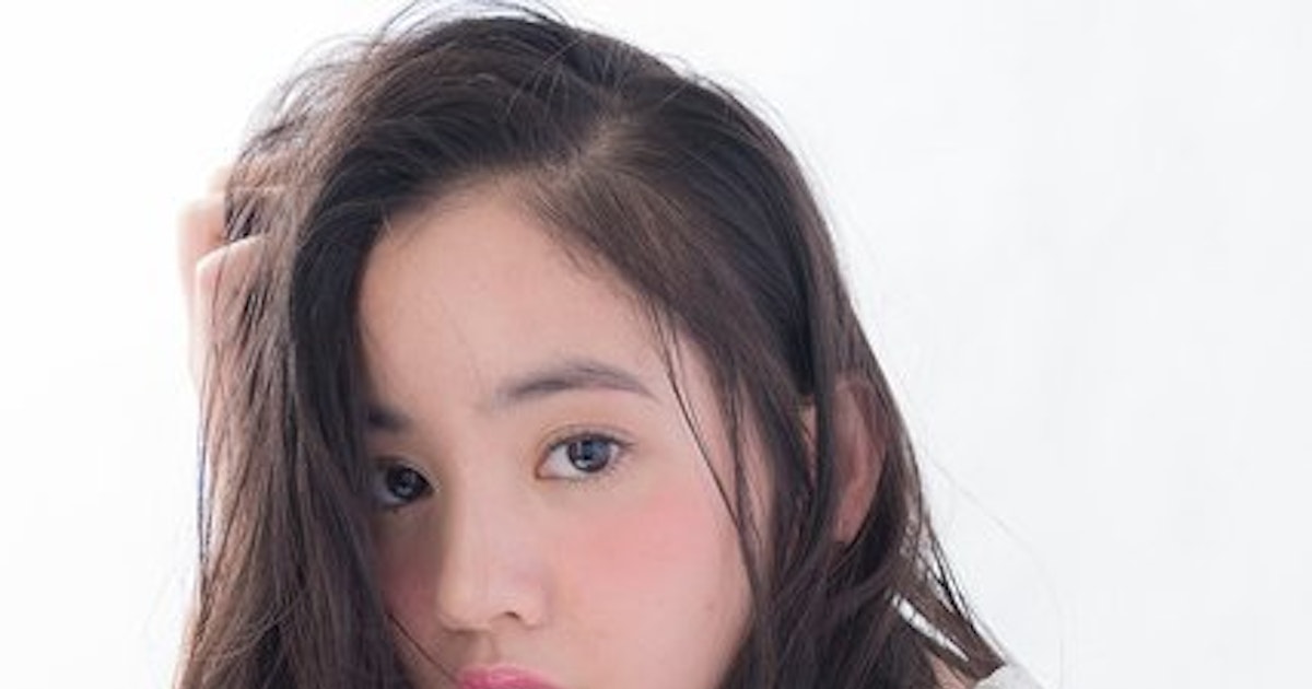 ぺたんこ髪 どうやって解決 シャンプーの選び方からおすすめの髪型 ヘアアレンジまでご紹介 ホットペッパービューティーマガジン ぺたんこ髪 どうやって解決 シャンプーの選び方からおすすめの髪型 ヘアアレンジまでご紹介 ホットペッパービューティーマガジン