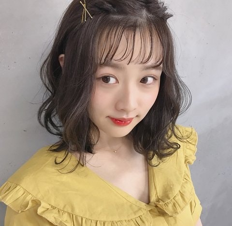 丸顔さんに似合うヘアアレンジのやり方を解説 スピード重視も学校 オフィス仕様も徹底ご紹介 ホットペッパービューティーマガジン 丸顔さんに似合うヘアアレンジのやり方を解説 スピード重視も学校 オフィス仕様も徹底ご紹介 ホットペッパービューティーマガジン