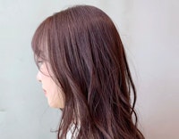 21年はピンクベージュで華やかに ブリーチあり なし別やレングス別にスタイル紹介 ホットペッパービューティーマガジン 21年はピンクベージュで華やかに ブリーチあり なし別やレングス別にスタイル紹介 ホットペッパービューティーマガジン