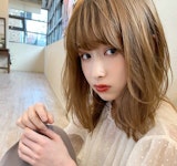伸ばしかけミディアムを今っぽく。抜け感たっぷりトレンドアレンジ＆スタイル