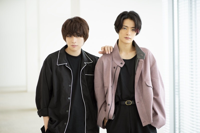 俳優・西銘駿＆塩野瑛久インタビュー「隠れている部分の多い女性に興味を惹かれます」のサムネイル画像