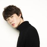 宮沢氷魚インタビュー「クセ毛を生かす柔らかな雰囲気のヘアスタイルが好きです」