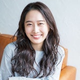 流行りの「ウェットヘア」はパーマで簡単スタイリング