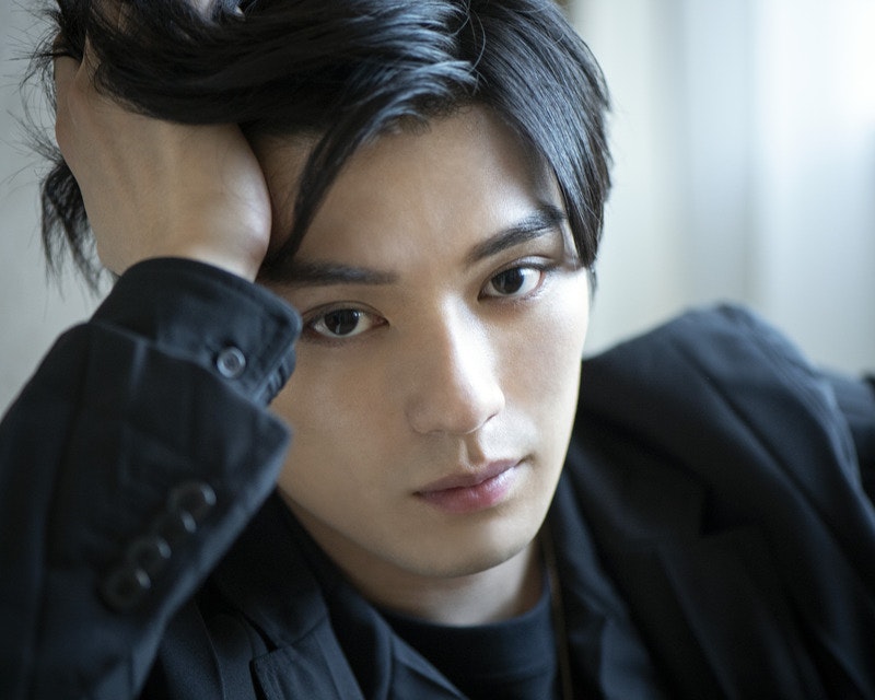 新田真剣佑画像