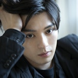 新田真剣佑インタビュー「舞台は自分の成長を感じられる場所」