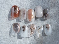 春ネイル これから来るトレンドデザインを カラー テイスト別にご紹介 ホットペッパービューティーマガジン