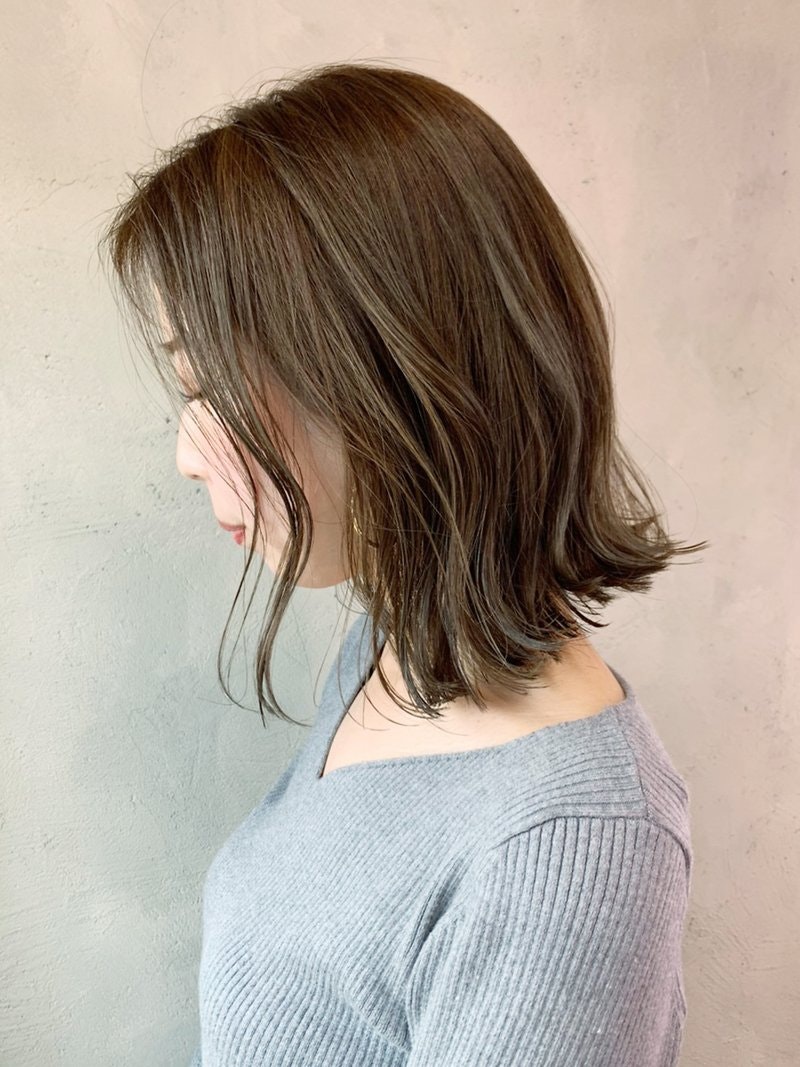 こなれヘアならカーキベージュにきまり くすみすぎない上品カラーで大人見え ホットペッパービューティーマガジン