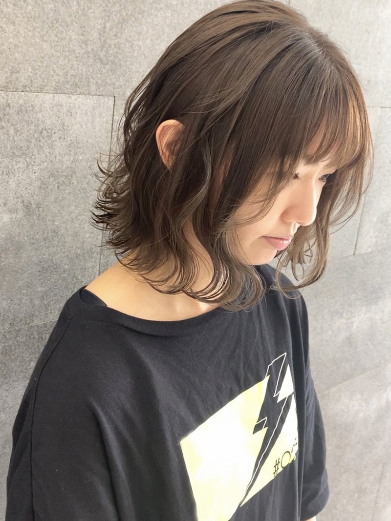 オリーブベージュはいいとこ取りカラー 秋冬はしっとり質感でこなれよう ホットペッパービューティーマガジン